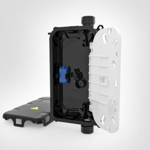 2 Inline Port CCPXT with tray, 1 x LC PC duplex adaptor, 2 x LC PC 900?m pigtails and breather membrane
