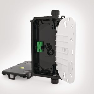 2 Inline Port CCPXT with tray, 1 x SC APC simplex adaptor and 1 x SC APC 900?m pigtail